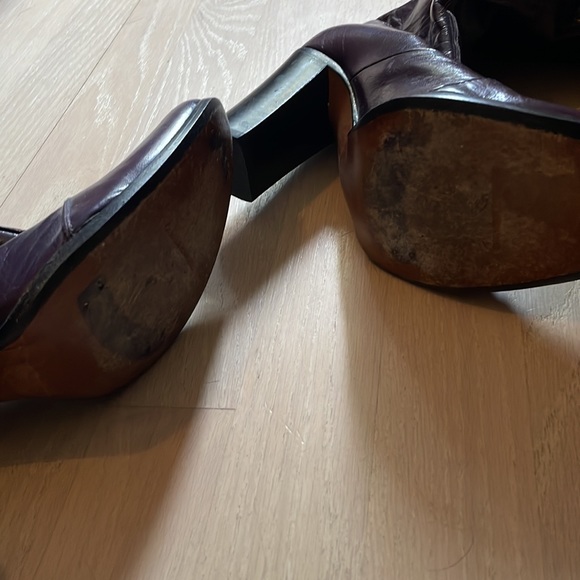 Gorgeous purple heeled boots, color is like a rich eggplant, 3 1/2 “ heels - Picture 4 of 6